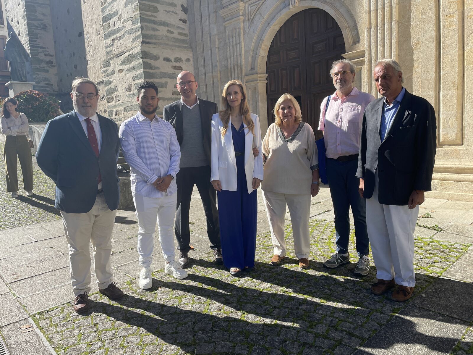 Visita de Mar Sancho (en el centro de la imagen) al Monasterio de La Anunciada. | Javier Fernández