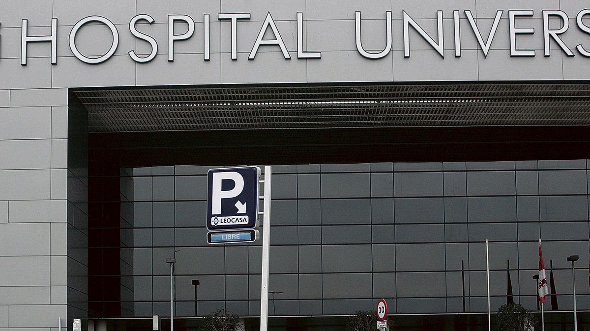La Plataforma en Defensa de la Sanidad Pública propone que el parking pase a manos de la Junta de Castilla y León. | DANIEL MARTÍN