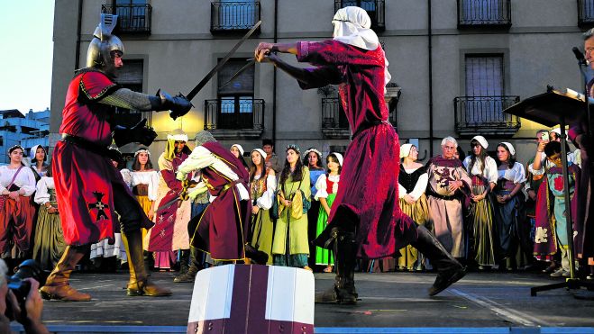 La teatralización se llevó a cabo en la plaza de San Isidoro. La teatralización se llevó a cabo en la plaza de San Isidoro.