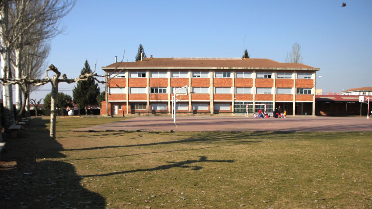 Vista del CEIP Benito León de Santa María del Páramo. | L.N.C.