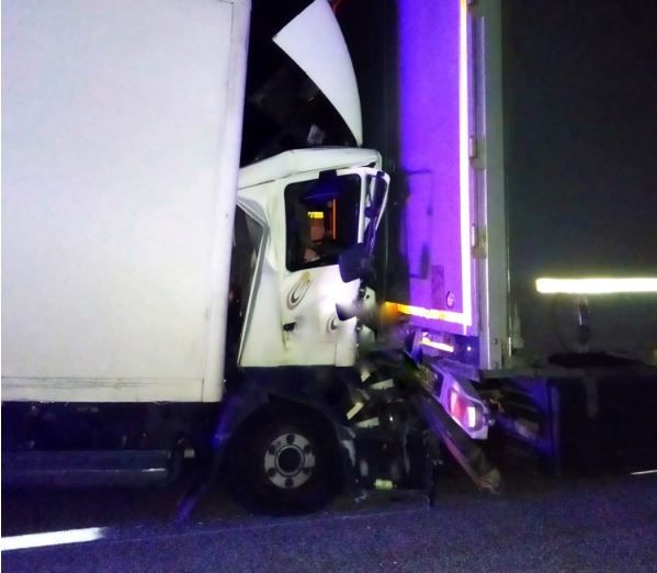 Accidente entre los dos vehículos. | Ayuntamiento de Ponferrada