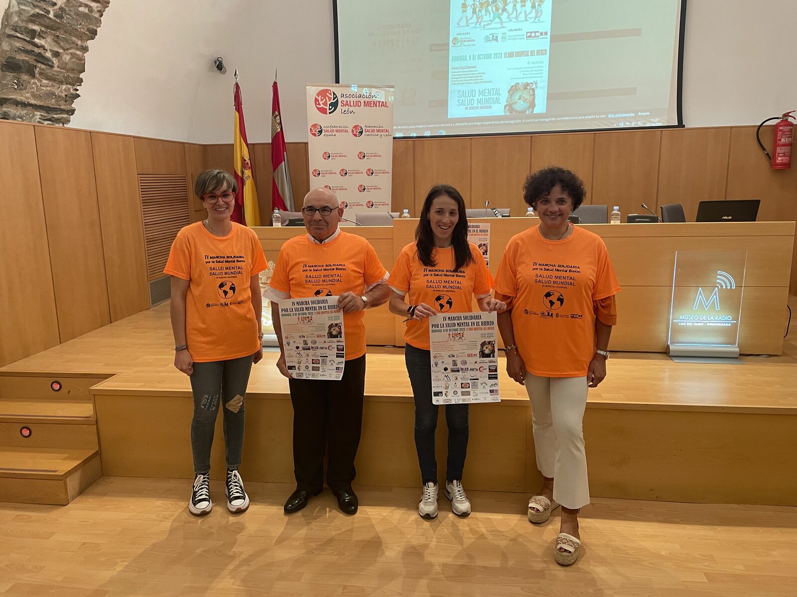 Presentación de la marcha solidaria en el Museo de la Radio de Ponferrada. | Javier Fernández