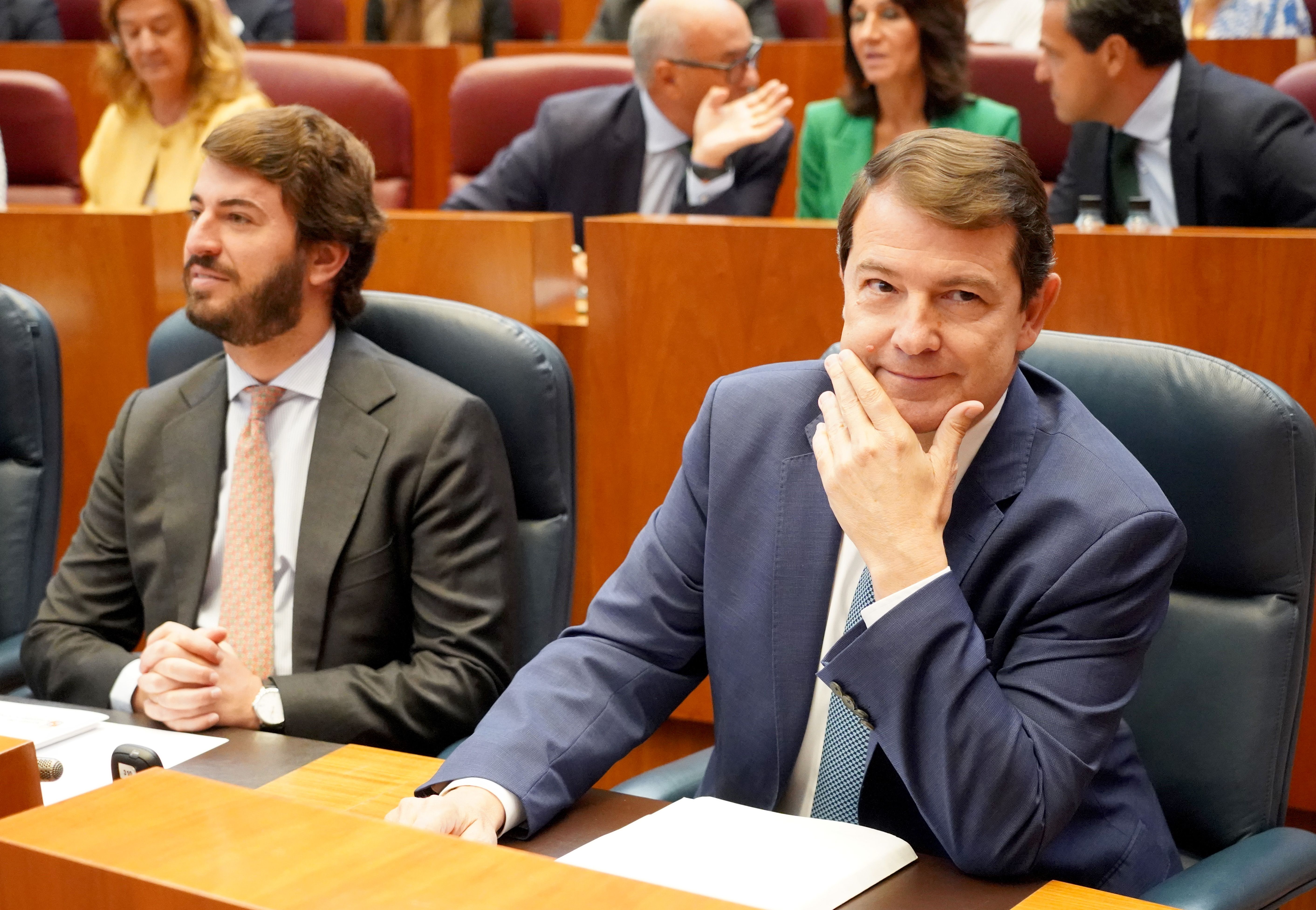Mañueco y Gallardo, este martes en el debate de las Cortes sobre el estado de la Comunidad. | ICAL