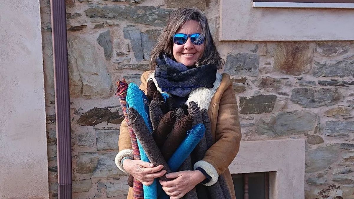 La periodista e hilandera Alba Rueda. | L.N.C.