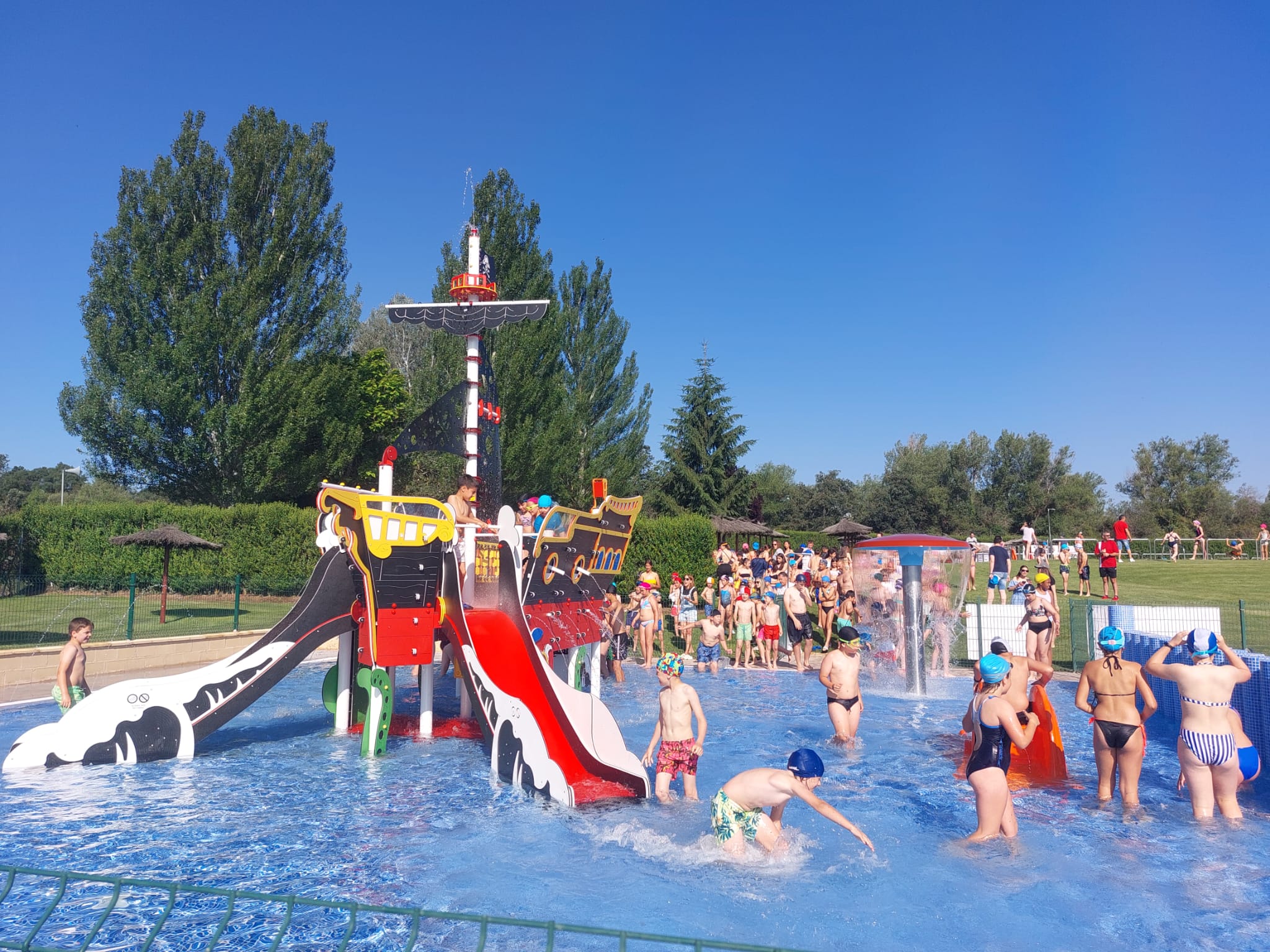 En la imagen, fotografía de archivo de las piscinas de Cuadros. | L.N.C.