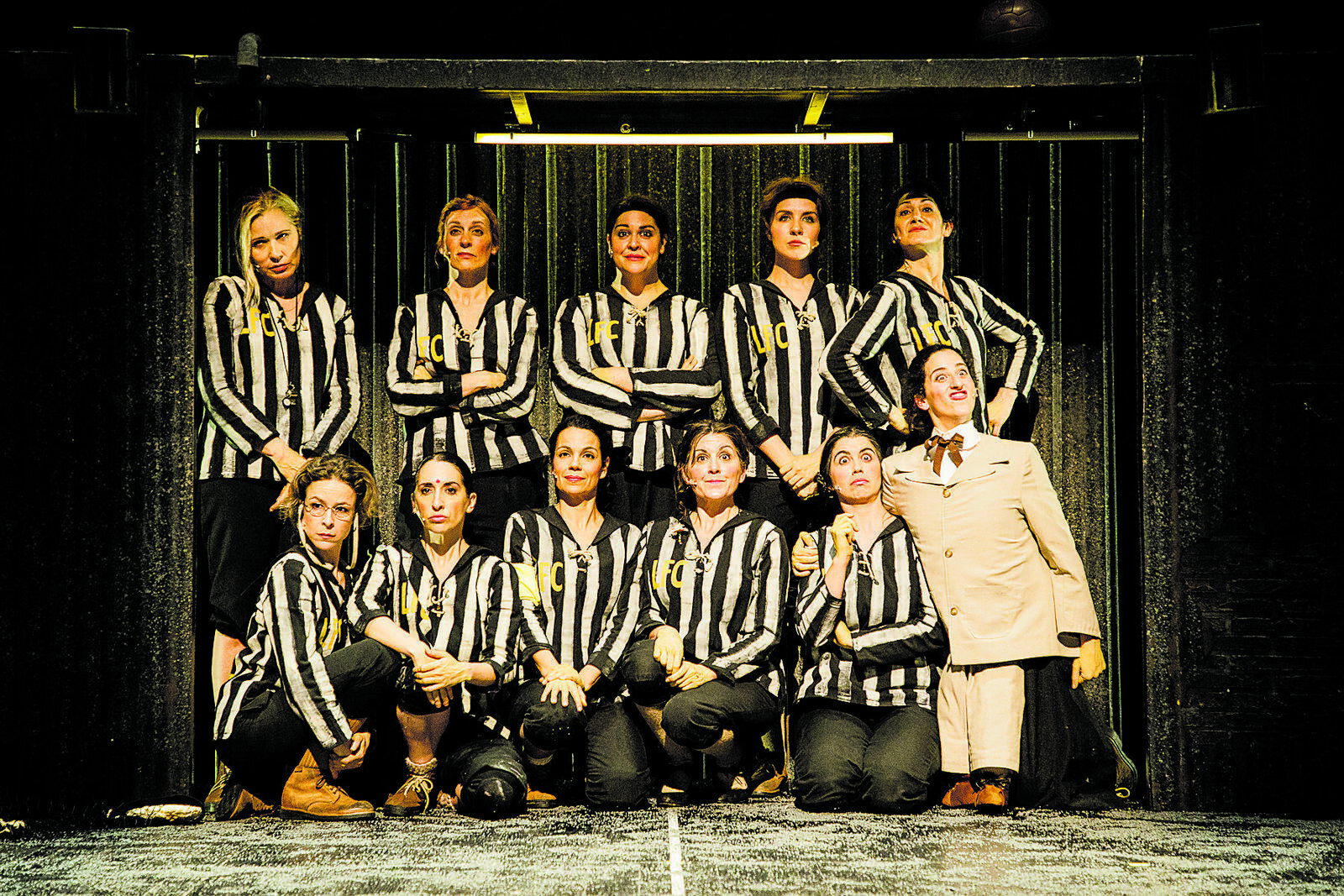 Las once integrantes del elenco para el musical ‘Ladies football club’, dirigido por el actor madrileño Sergio Peris-Mencheta. | BÁRBARA SÁNCHEZ PALOMERO