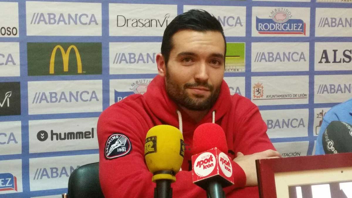 José Mario Carrillo compareció ayer ante los medios para anunciar su marcha del Abanca Ademar a final de temporada. | L.N.C.