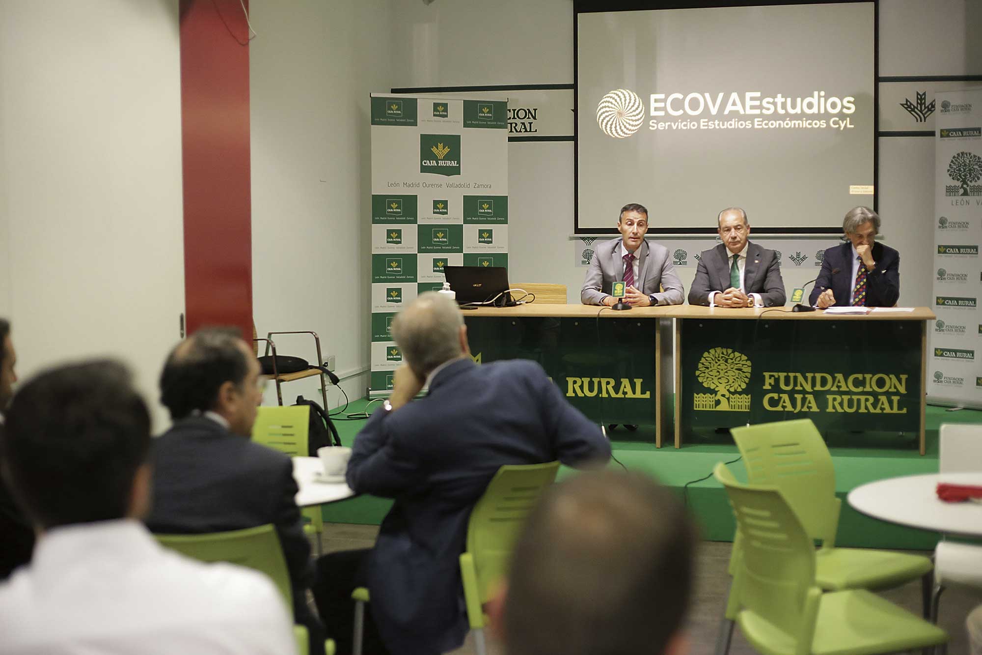 El Centro Social de Caja Rural de Zamora albergó este miércoles la presentación del observatorio económico del Ecova referido al segundo trimestre del año. | ICAL