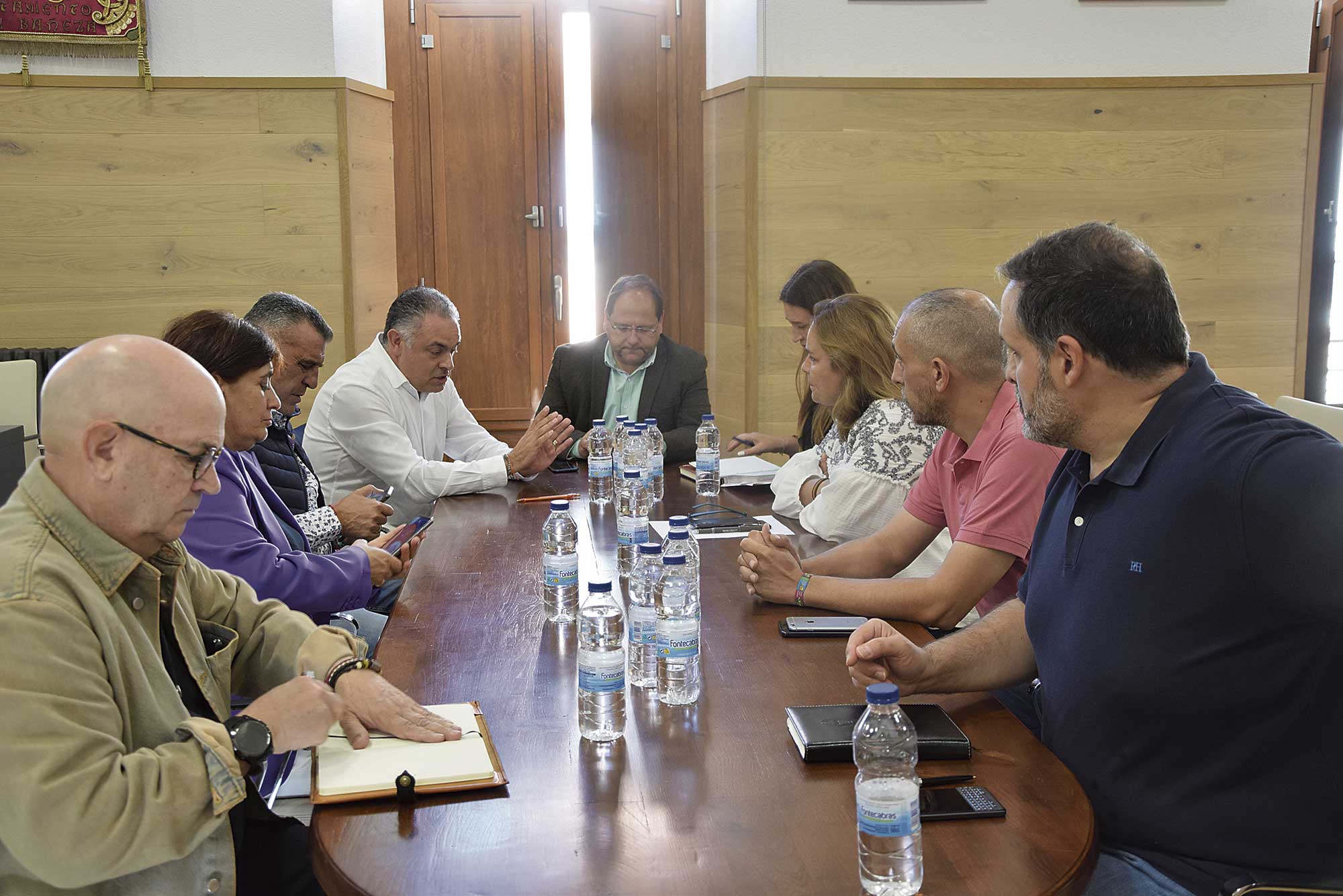 La reunión tuvo lugar en el consistorio bañezano. | ABAJO