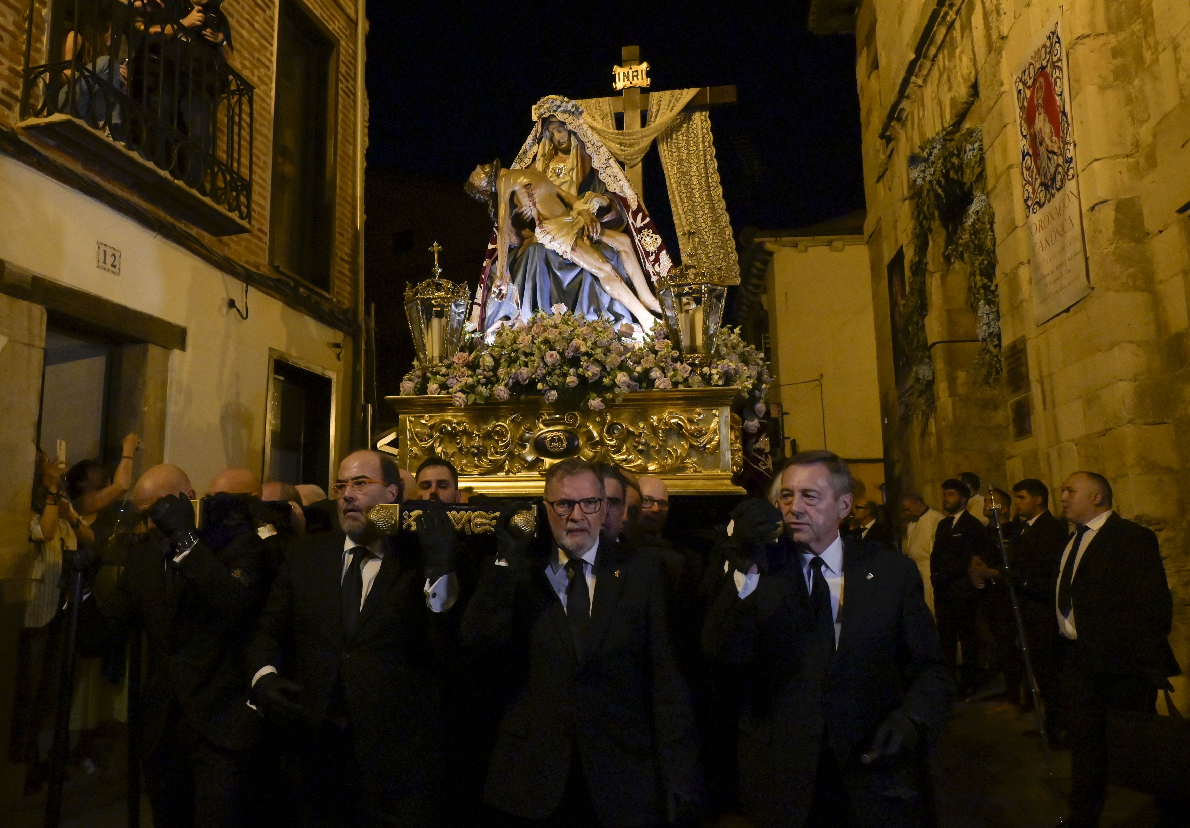 Traslado de la Virgen del Mercado hasta la Catedral de León. | MAURICIO PEÑA