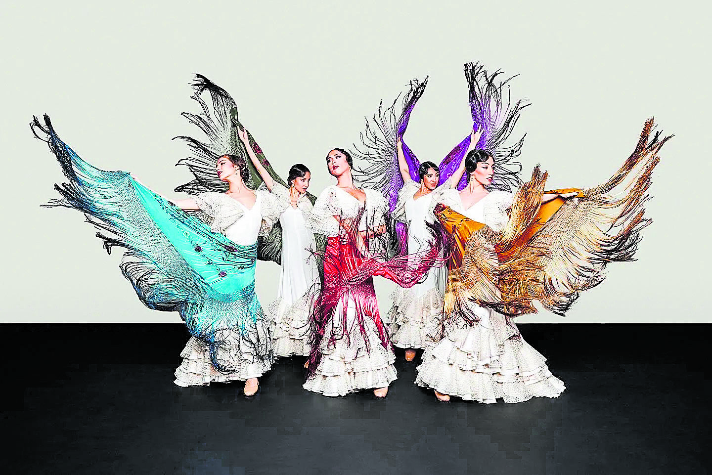 Varias bailarinas de 'Querencia', a cargo de la compañía de Antonio Najarro. | ROBERTO SASTRE
