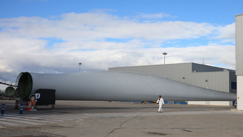 Imagen de la fábrica de palas eólicas de Ponferrada.