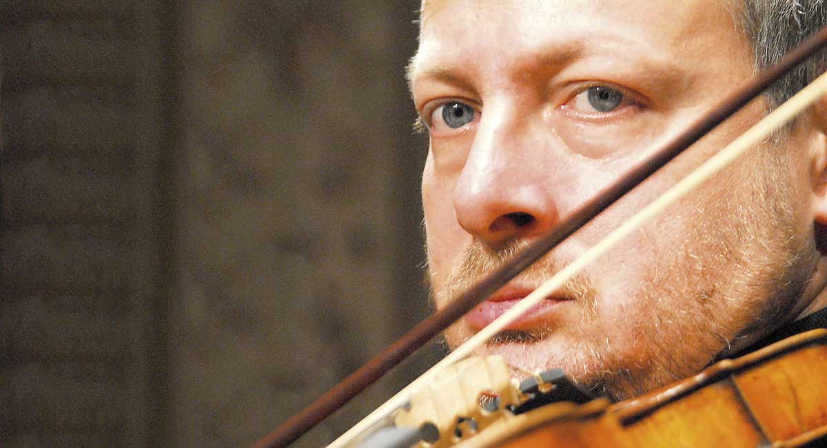 El violinista y director de orquesta italiano Fabio Biondi es uno de los grandes referentes de la interpretación de la música barroca. | ANA DE LABRA