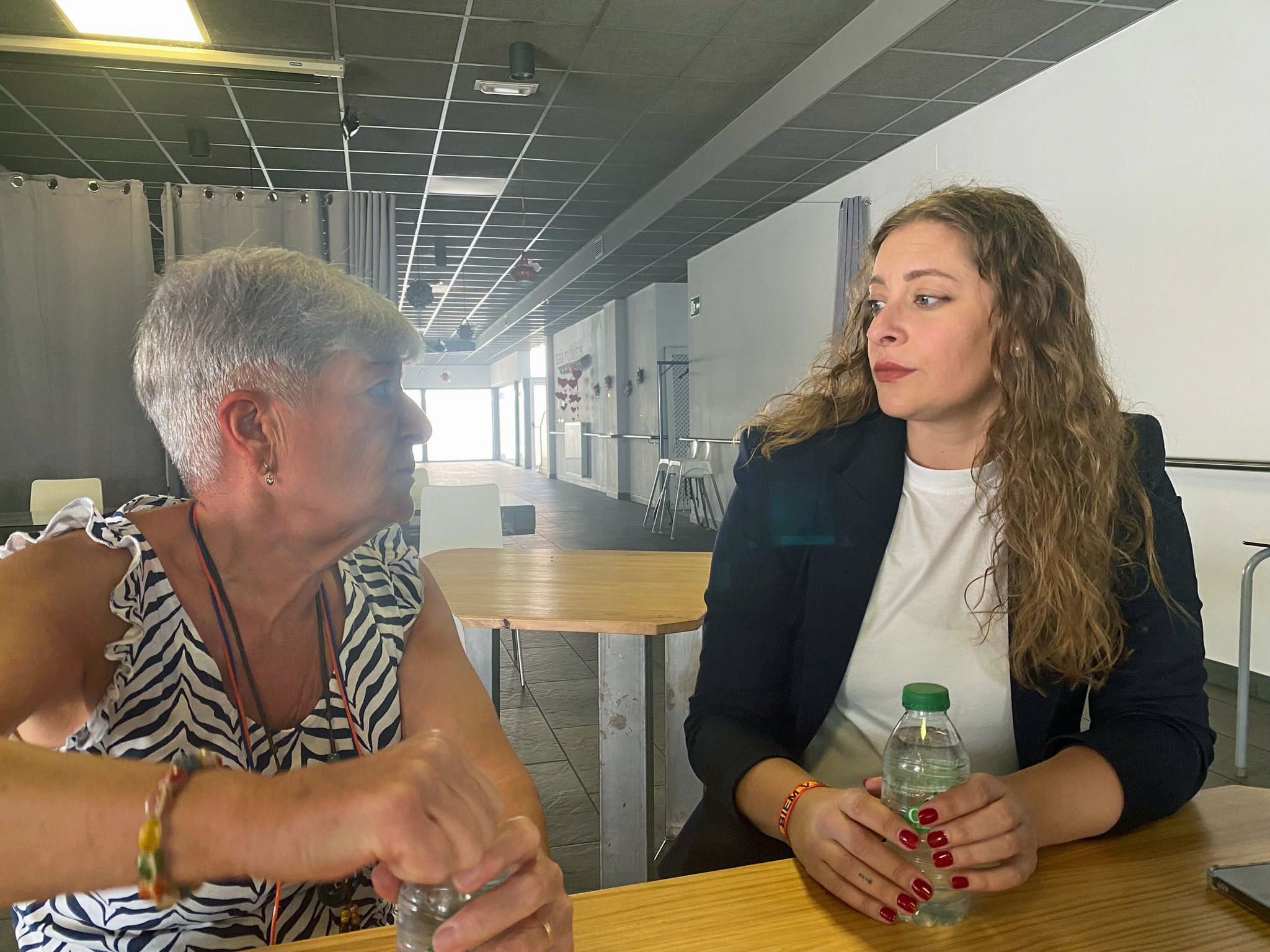 Ester Muñoz y Elena Díaz en su reunión en Toreno.