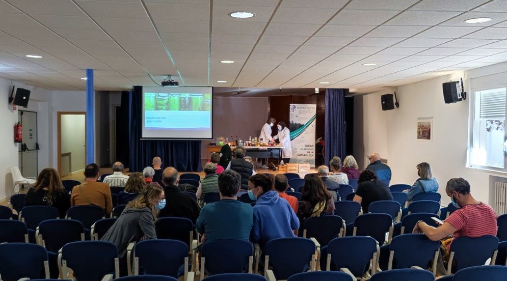 Foto de archivo de un curso de Naturgeis sobre conservas. | L.N.C.