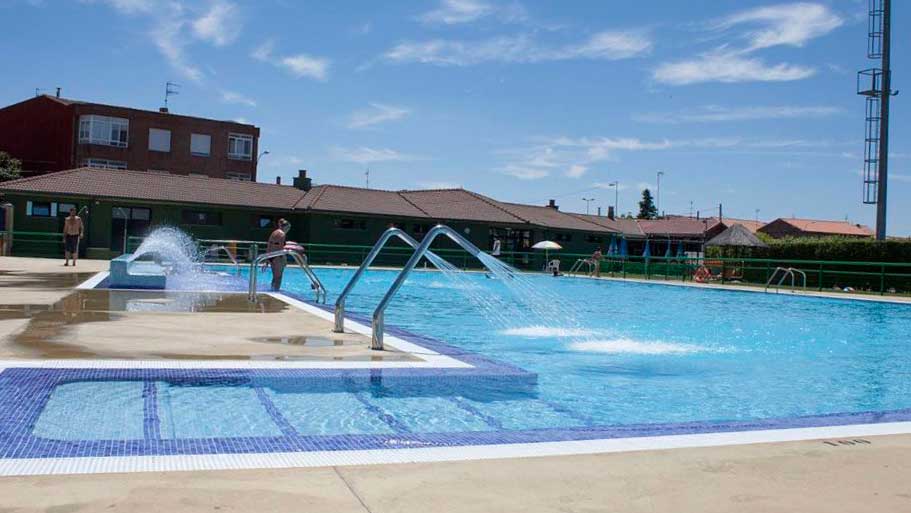 Piscinas en Santa María del Páramo. | T.G.