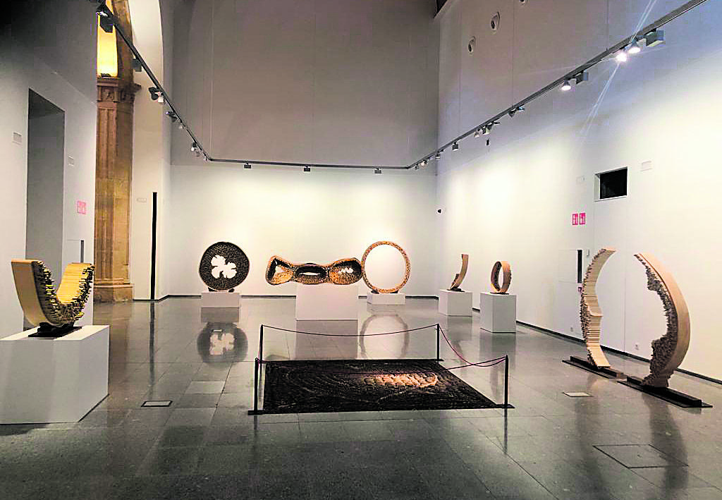 Vista de la sala que acoge la exposición de Santocildes en el Museo de los Pueblos Leoneses. | ILC