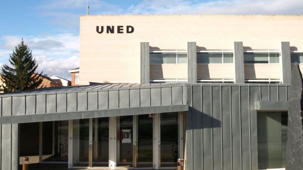 Edificio de la UNED en Ponferrada, donde será la charla.