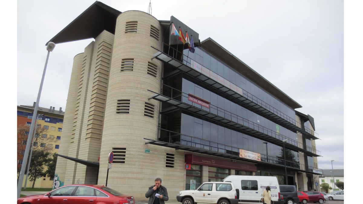 Sede del Consejo Comarcal del Bierzo, una institución que paga con más demora de lo permitido a los proveedores. | L.N.C.