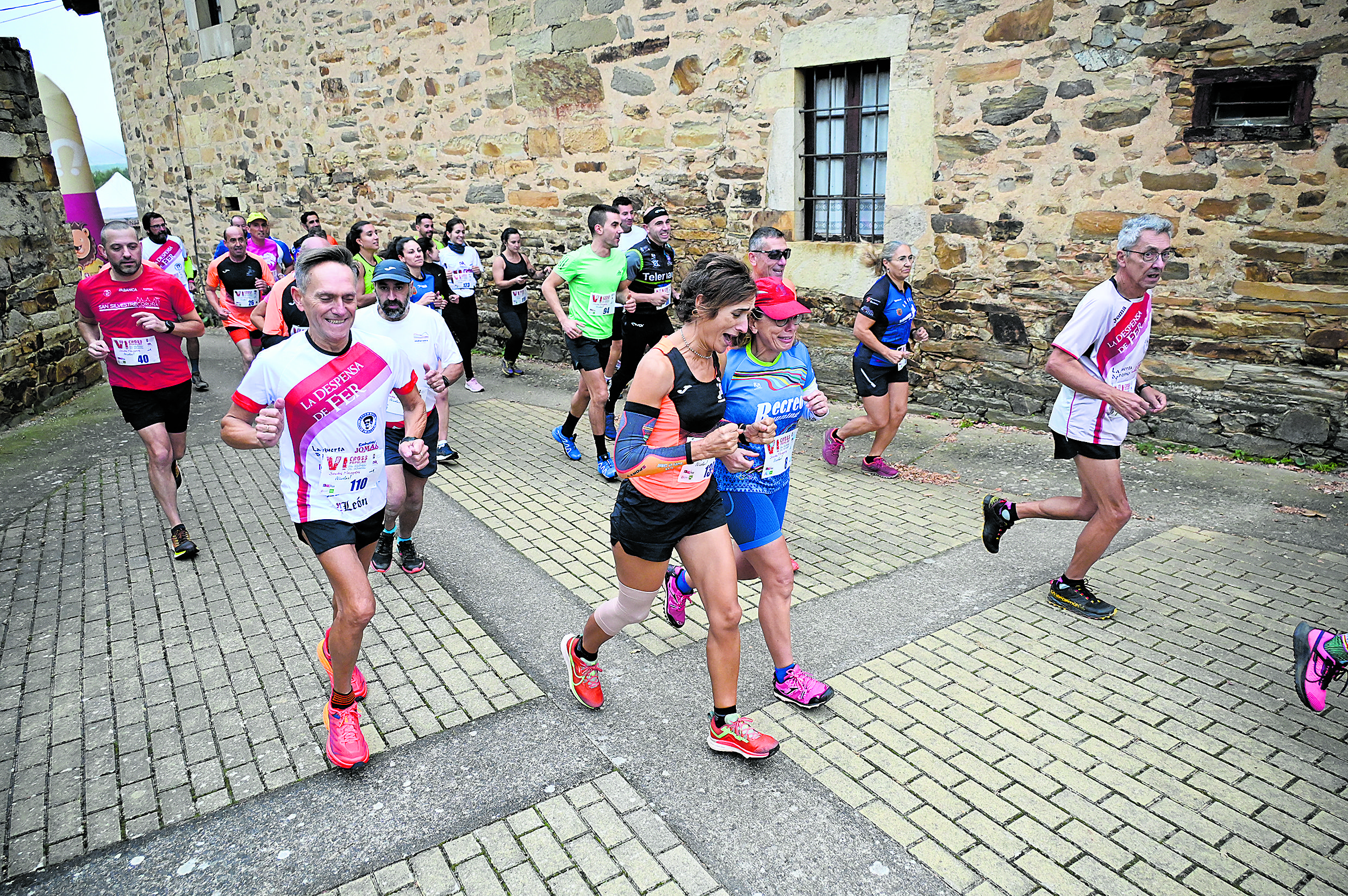 Imagen de los primeros metros en Santa Colomba de Somoza. | SAÚL ARÉN