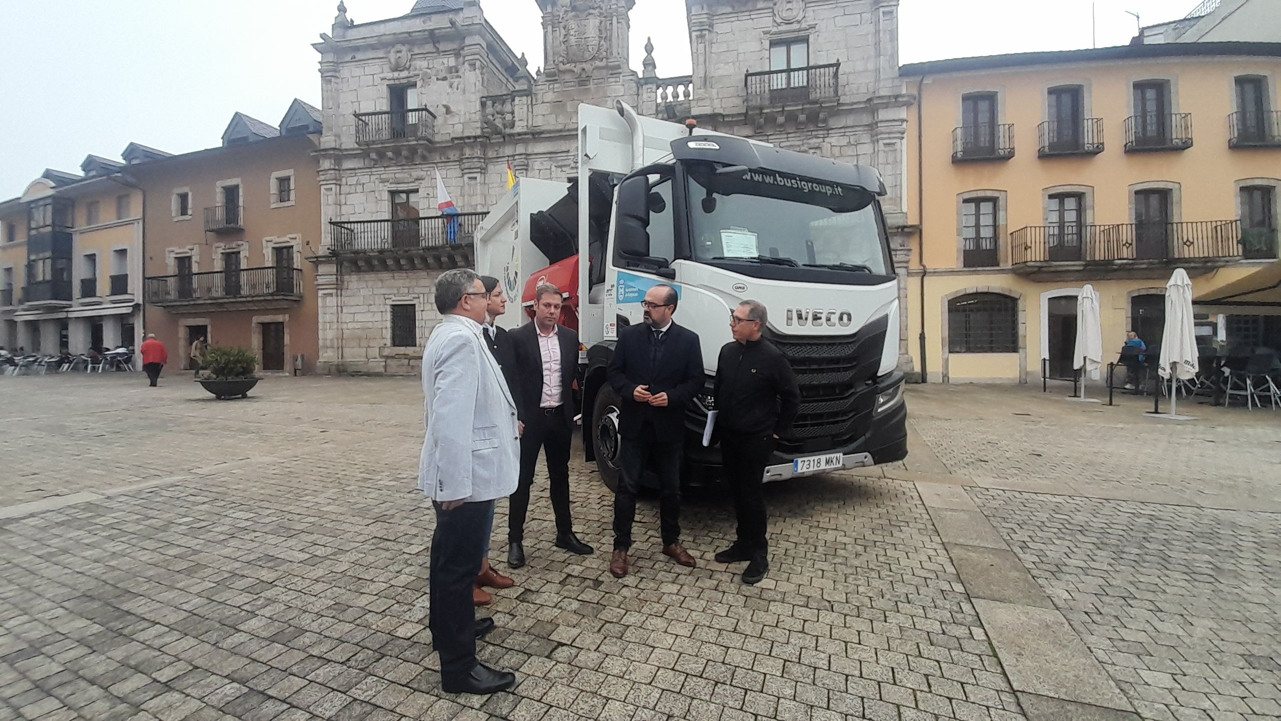 Presentación del nuevo camión de basuras en Ponferrada. | MAR IGLESIAS