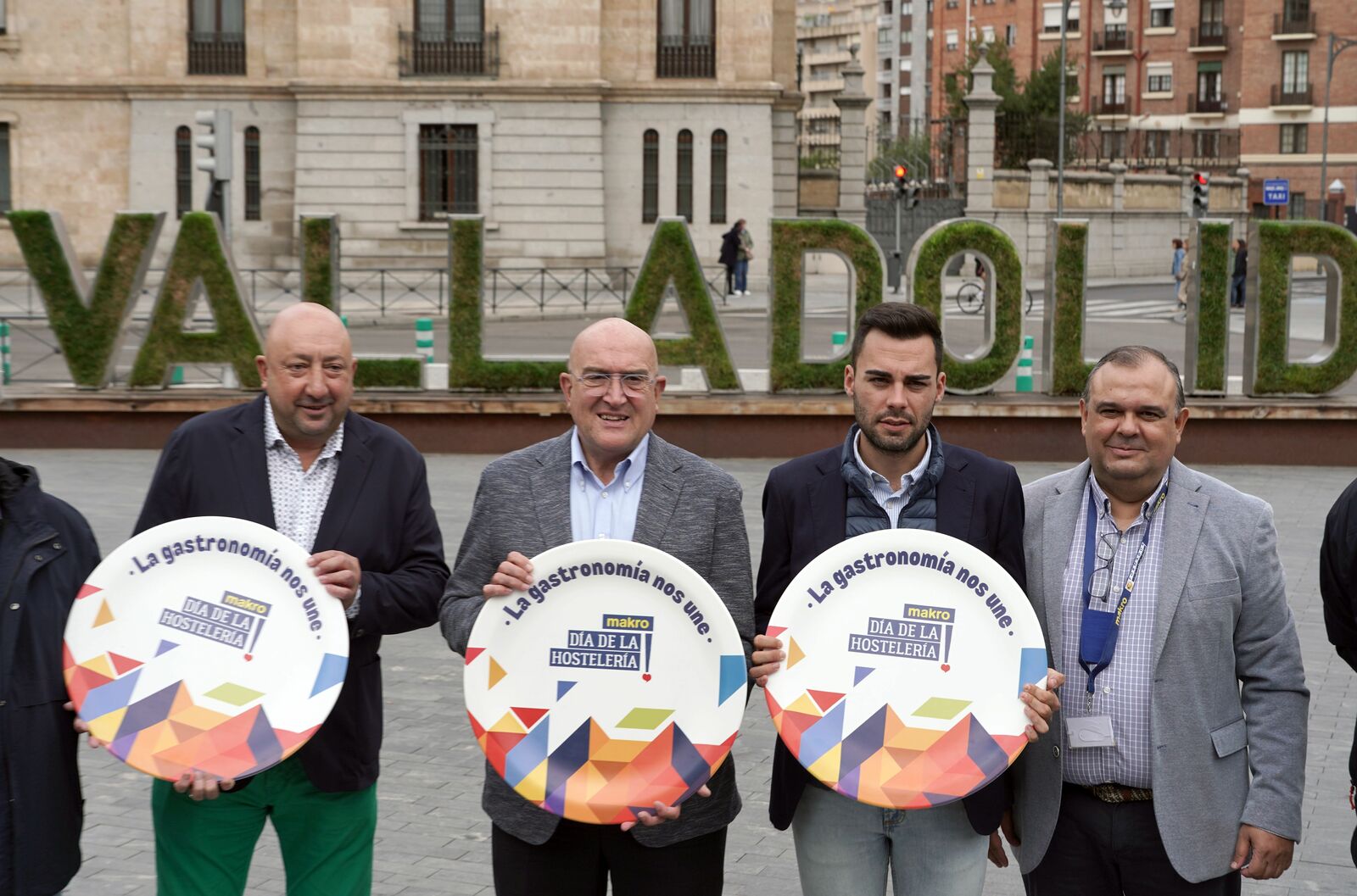 El presidente de la Asociación Provincial de Hostelería de Valladolid, Jaime Fernández, primero por la izquierda. | ICAL