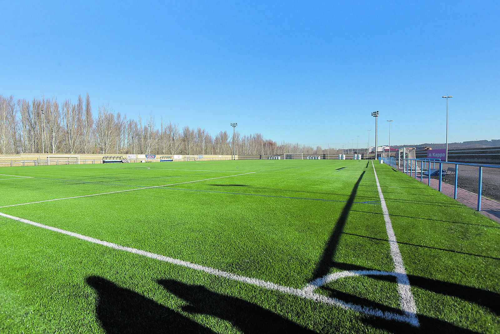 Uno de los campos afectados por las medidas medioambientales de la UE sería el Área Deportiva de Puente Castro. | SAÚL ARÉN