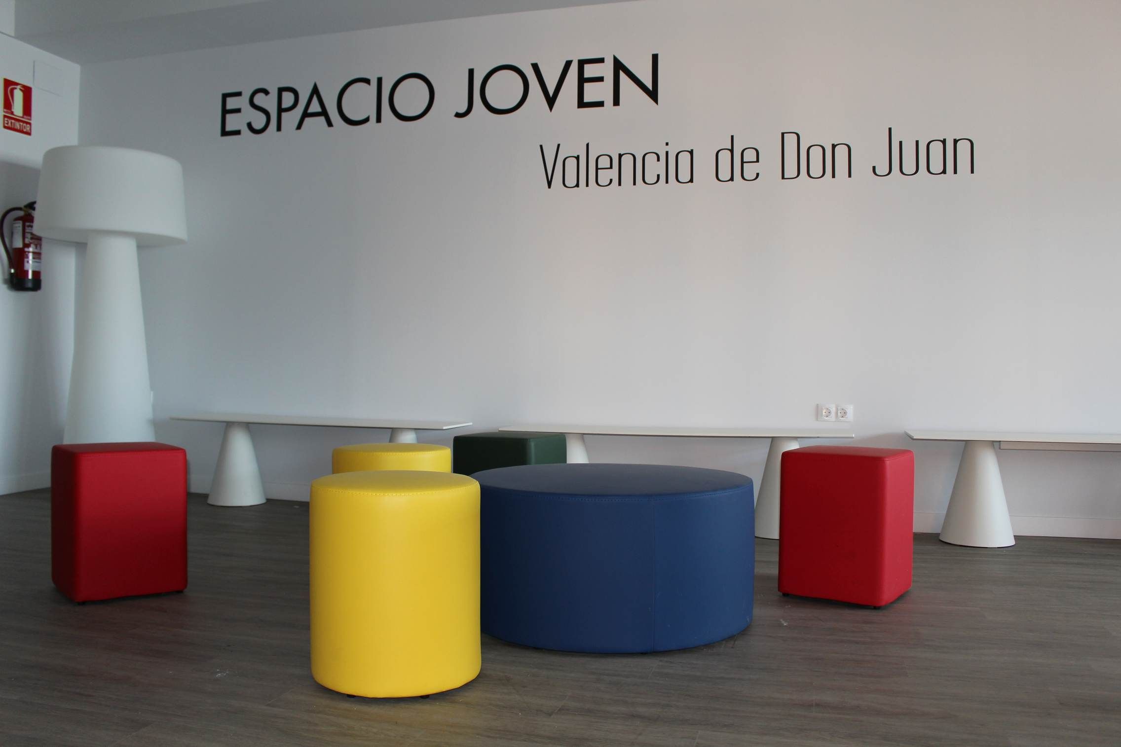 Una de las salas del Espacio Joven de Valencia De Don Juan. | L.N.C.