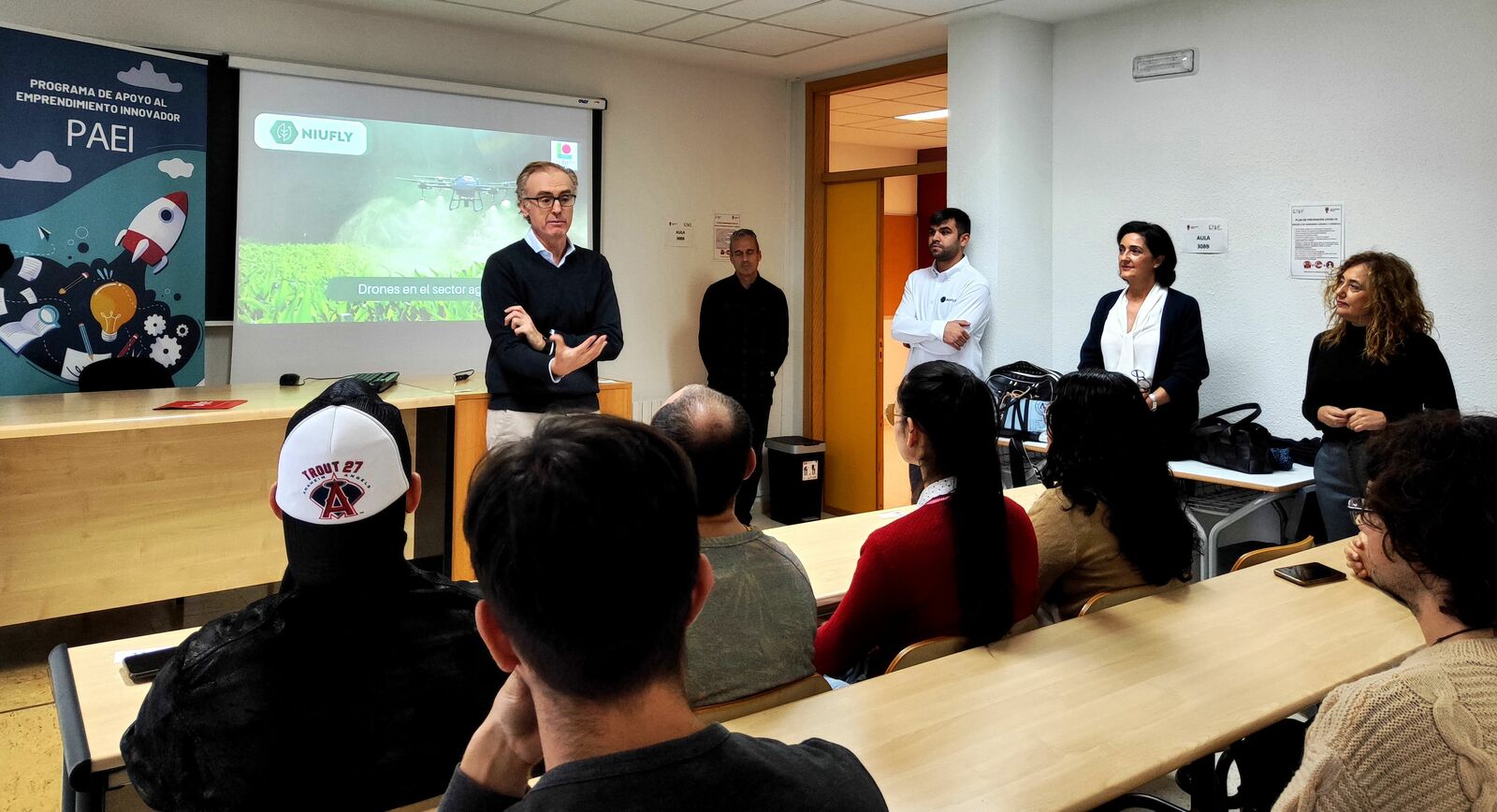 Un instante del 'Team Day Forestal' en el Campus de Ponferrada.