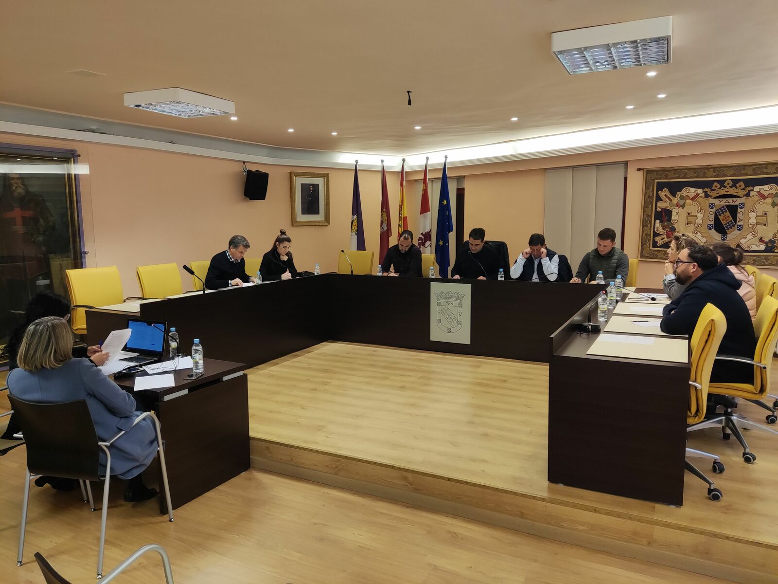 Un instante del pleno extraordinario celebrado este lunes en el Ayuntamiento de Valencia de Don Juan. | A. RODRÍGUEZ