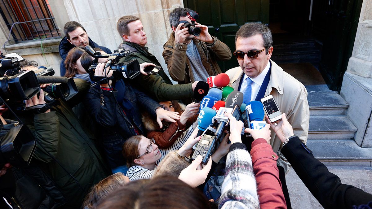 Fermín Guerrero atiende a la prensa tras conocer el veredicto. | ICAL