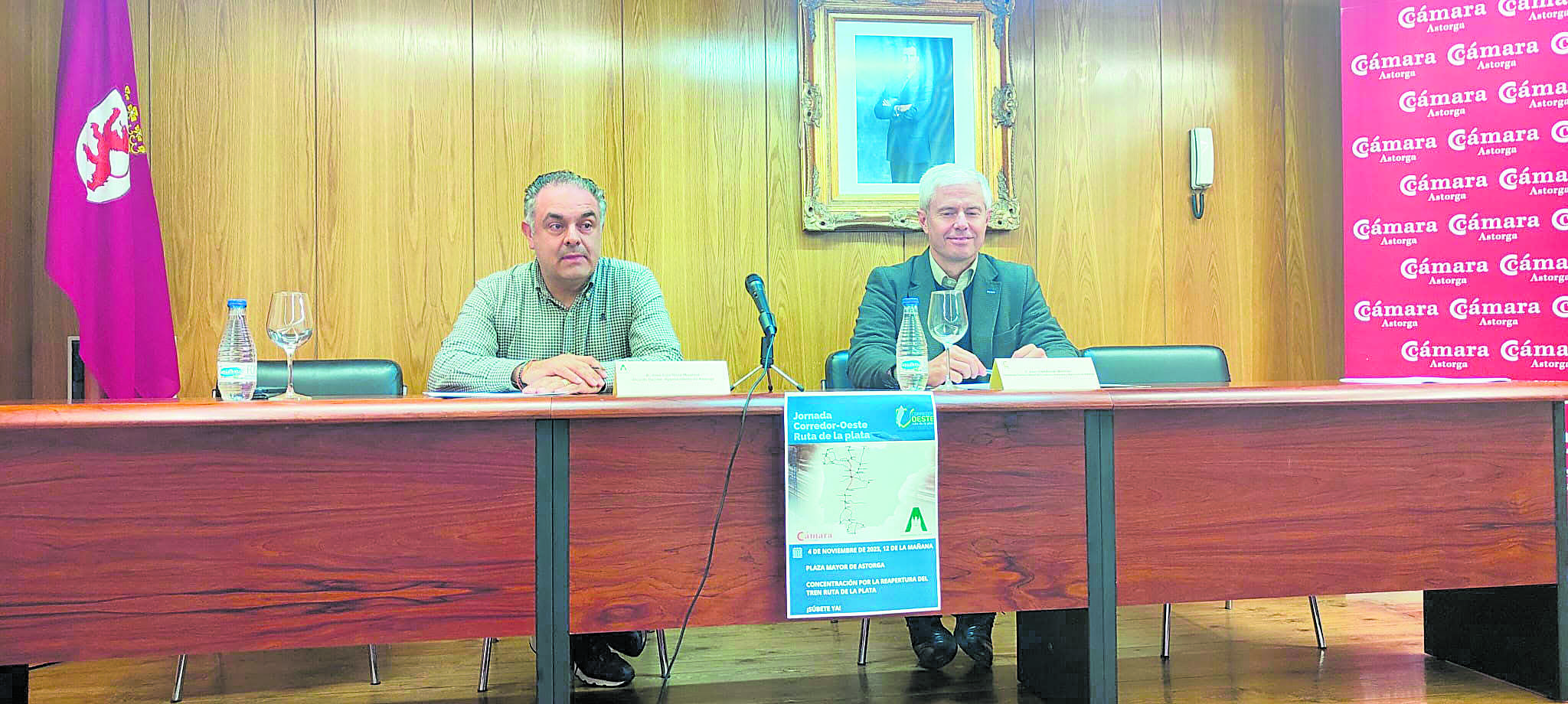 El alcalde (i) y el presidente de la Cámara de Comercio de Astorga | P.F.