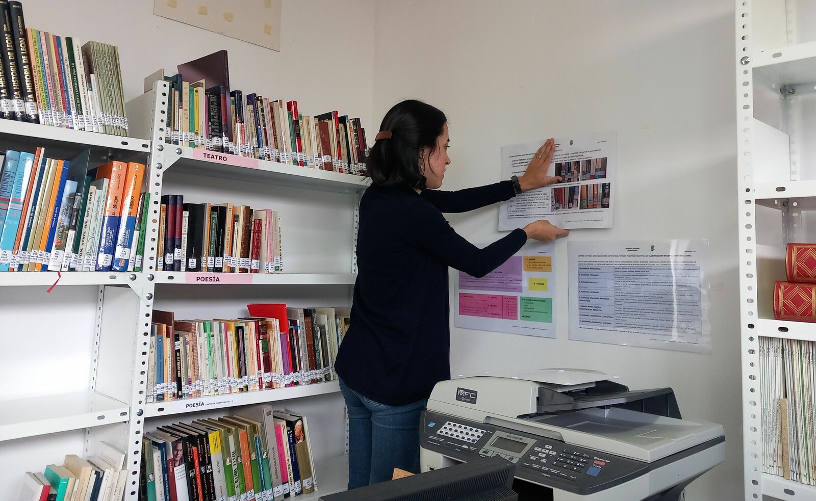 Ha catalogado nuevos ejemplares y ha reestructurado toda la biblioteca. | L.N.C.