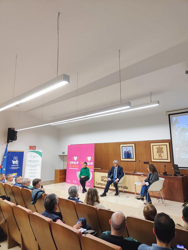 Inicio del maratón de solidaridad, La peque stream en el campus de Ponferrada. 