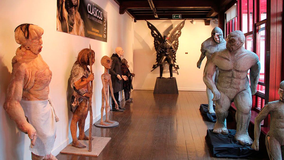Nosferatu, El Yeti, El Hombre Elefante, El Diablo Pazuzu... son los algunos clásicos que pueden verse en la exposición. | DANIEL FERNÁNDEZ