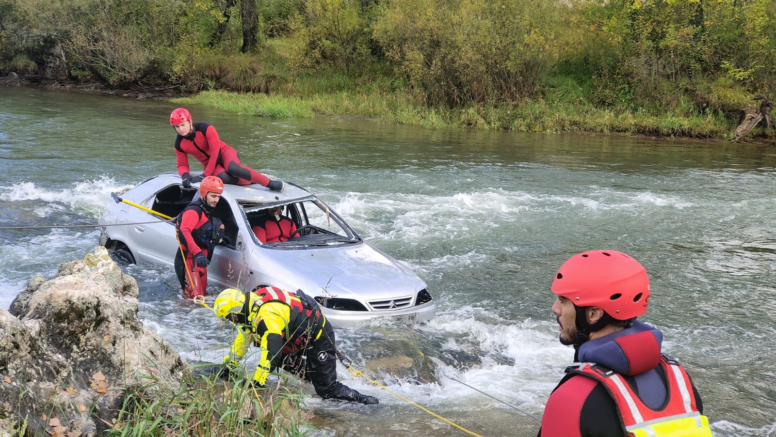 Pruebas de rescate y salvamento en el río Esla. | JCYL