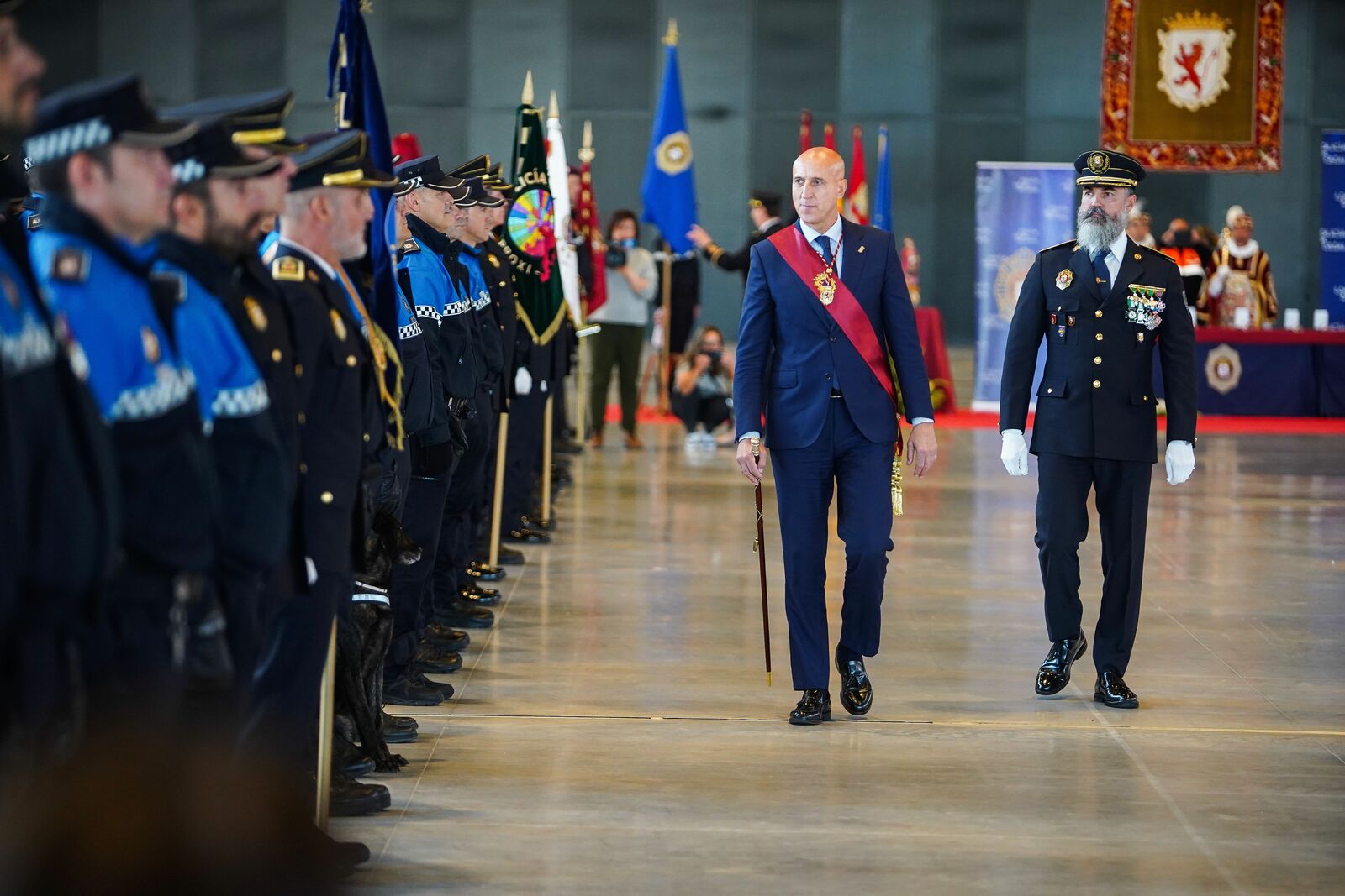 Entrega de condecoraciones de la Policía Local de León en la festividad del Cuerpo. | CAMPILLO (ICAL)