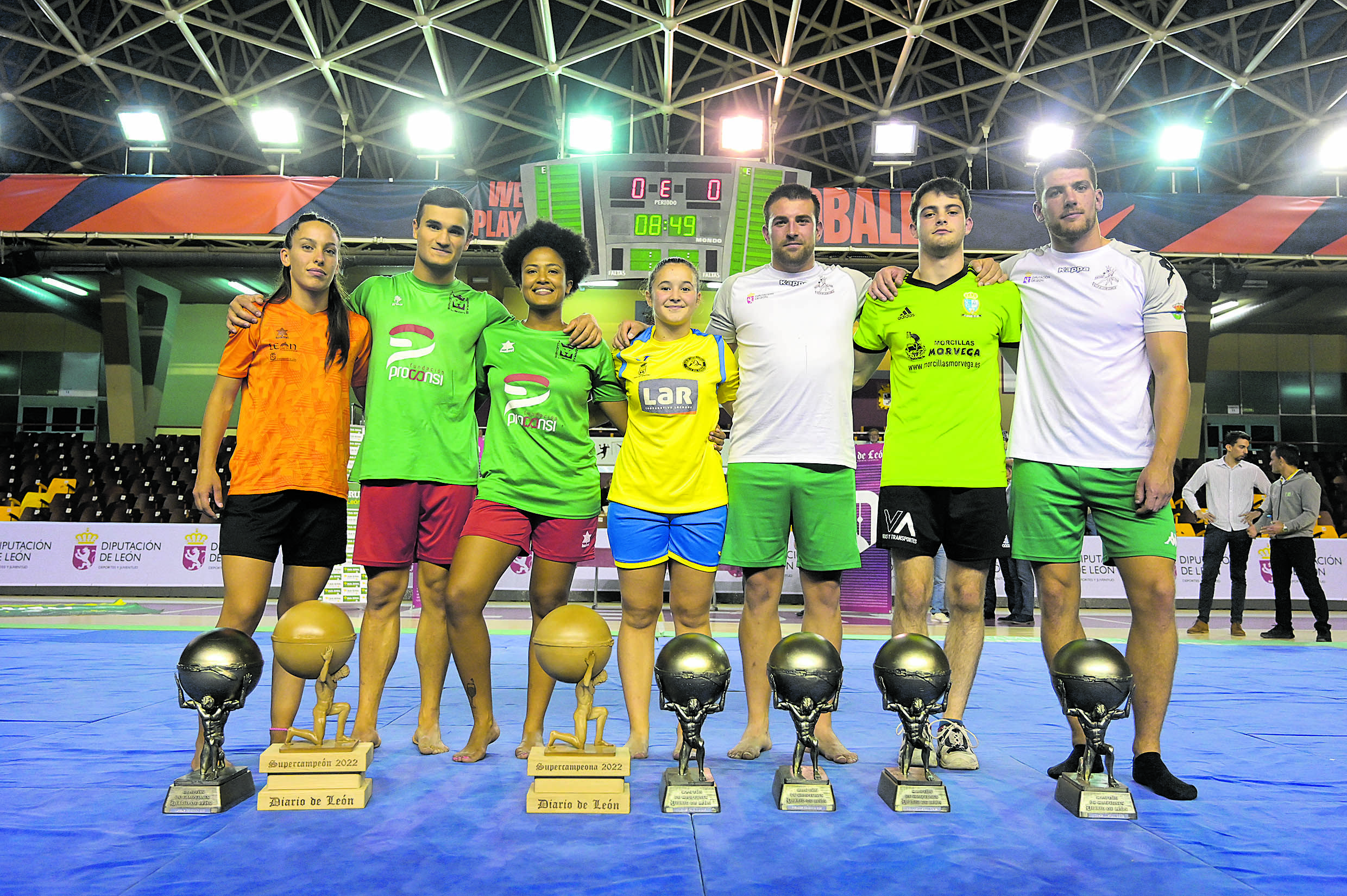 Los actuales campeones, ganadores en 2022, Priscila, Adri (también dupercampeón), Luzma, Rebeca, Unai, David Riaño y Tomasuco | JESÚS F. SALVADORES