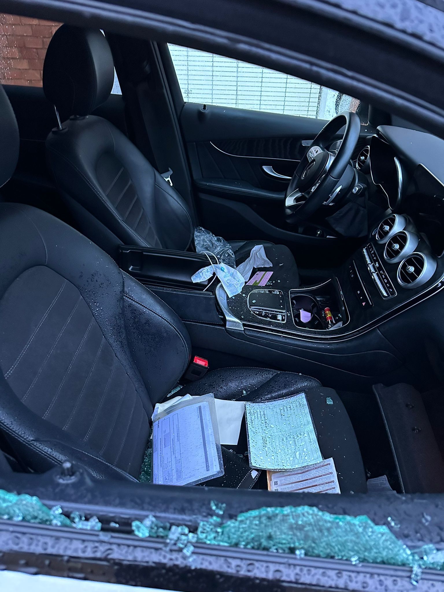 Interior de uno de los vehículos en los que robaron. | L.N.C.