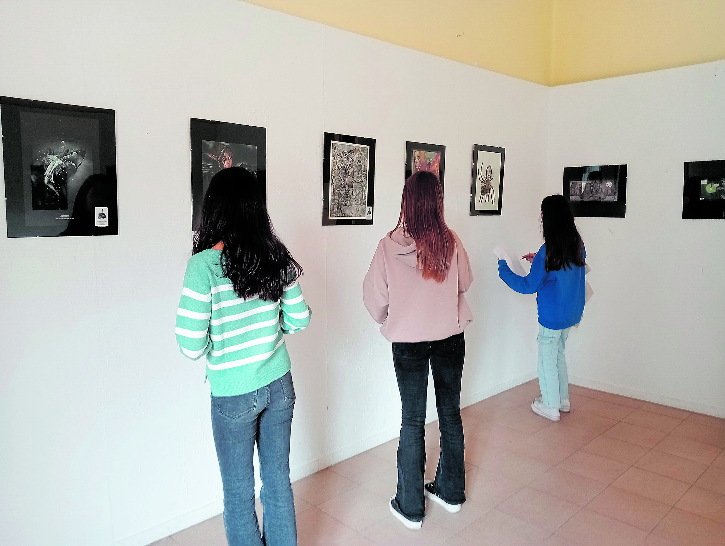 JuanRax expone varias piezas en el colegio marista San José de León. | L.N.C.