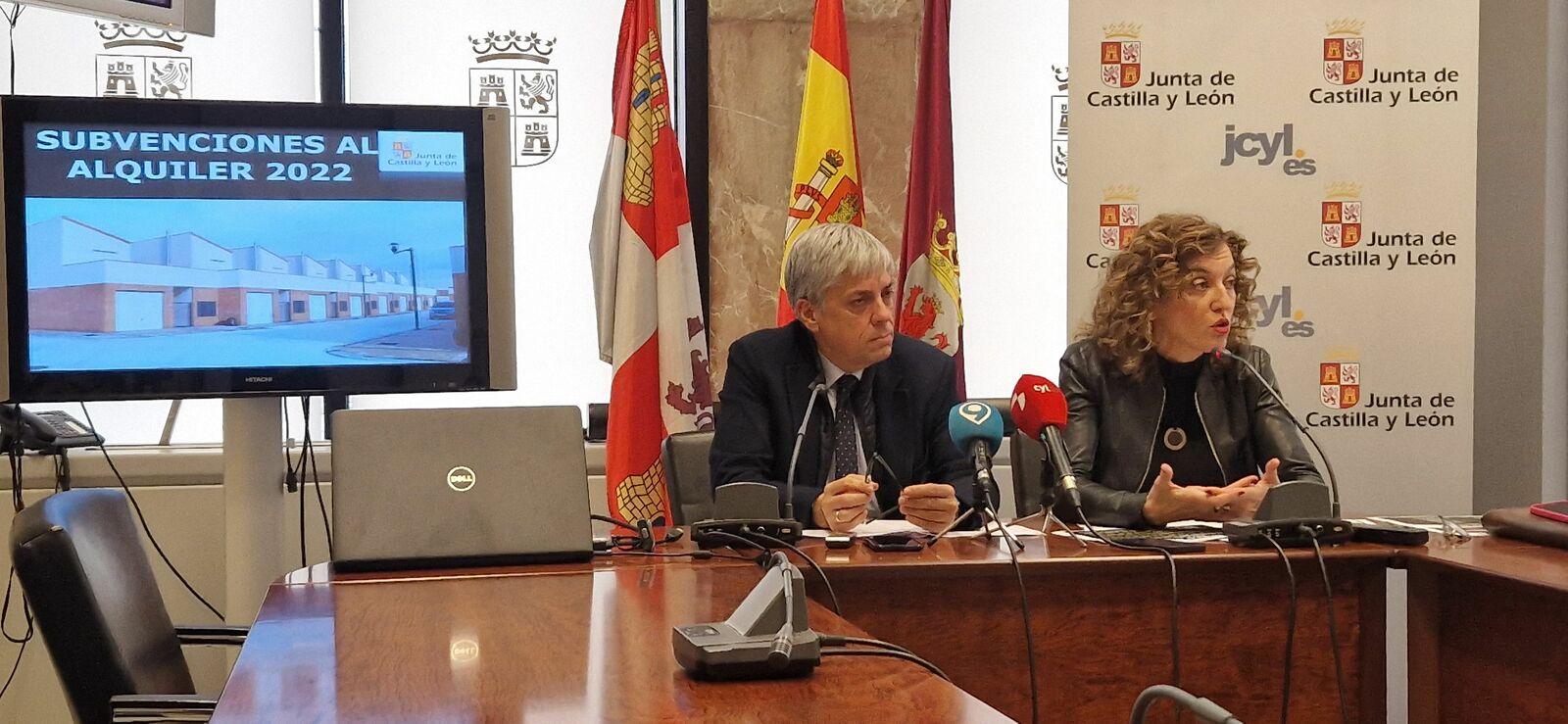 Eduardo Diego y María Pardo, durante su comparecencia en la Delegación Territorial de la Junta. | A. MARTÍNEZ