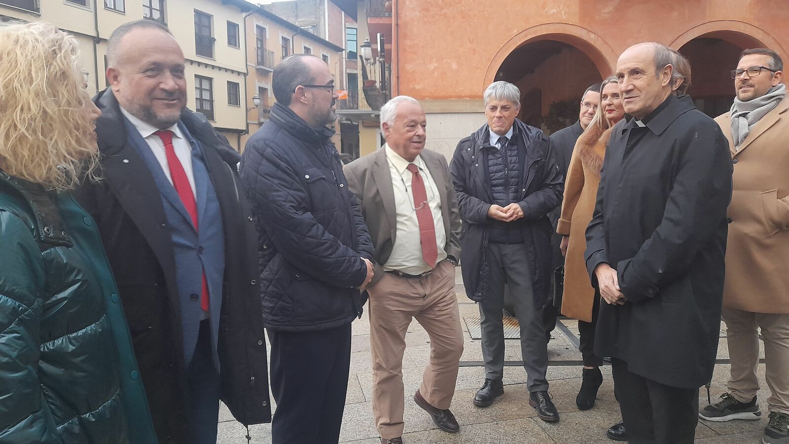 Llegada de Santonja a Ponferrada para presentar el Plan. | MAR IGLESIAS