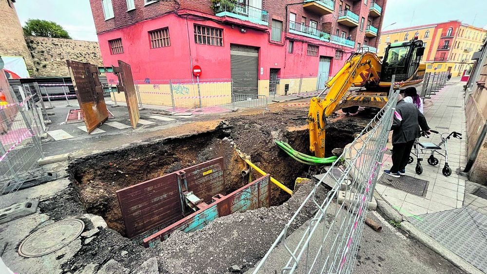 Las obras en la calle La Palomera, el pasado 18 de octubre. | SAÚL ARÉN