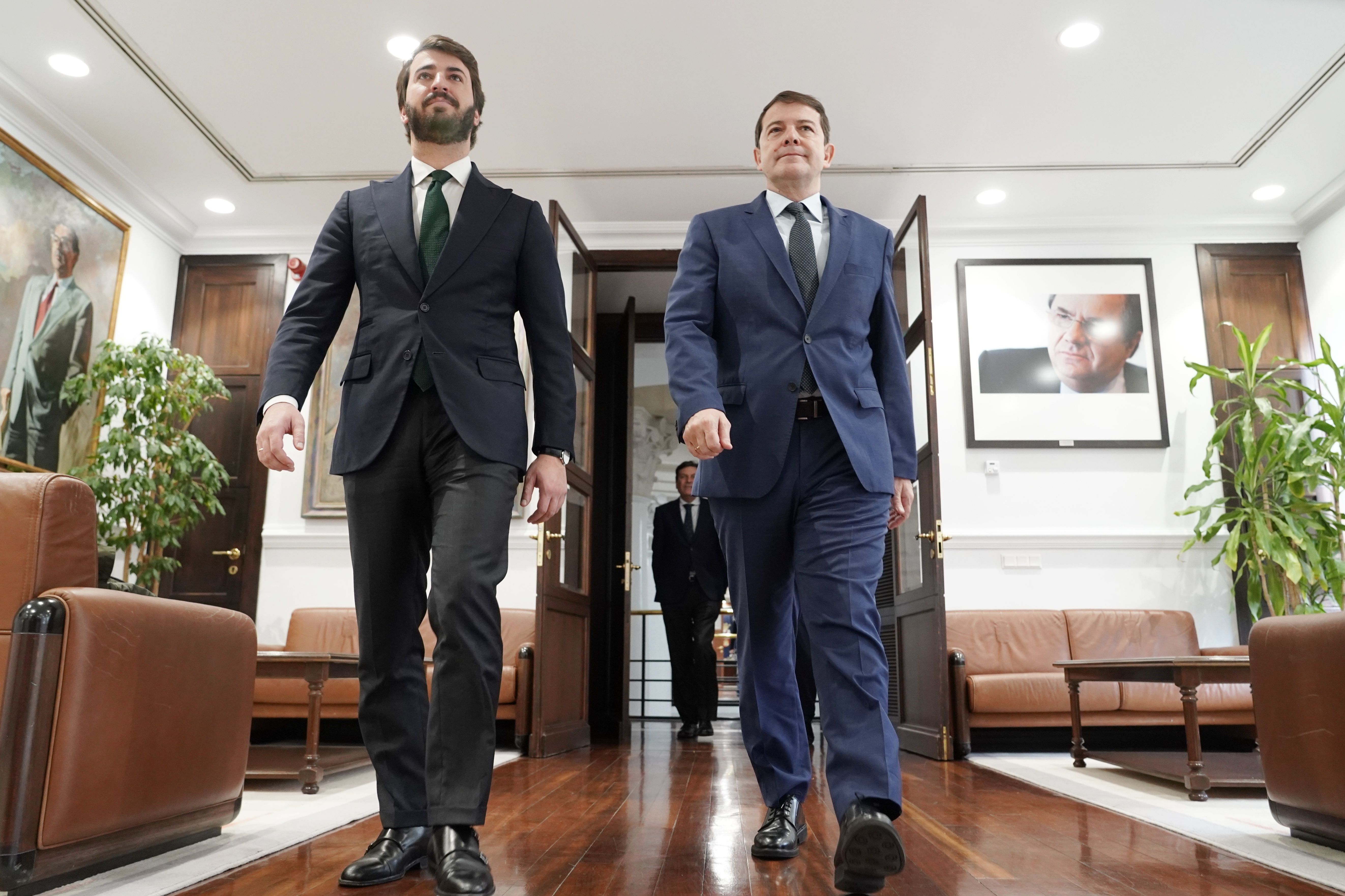 Gallardo y Mañueco a la entrada ayer del Consejo de Gobierno. | ICAL