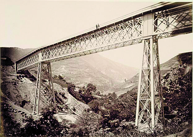 El viaducto de Parana, construido por el ingeniero que después levantó la Torre Eiffel, fue sustituido en los años 50 por problemas estructurales. | L.N.C.