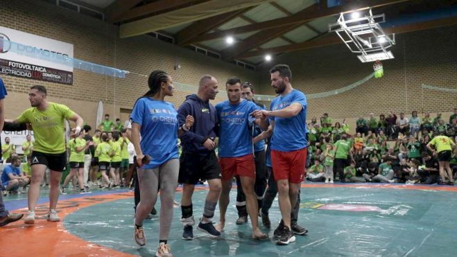 Adri Rodríguez sale del corro celebrado este sábado en Navatejera. | MAURICIO PEÑA