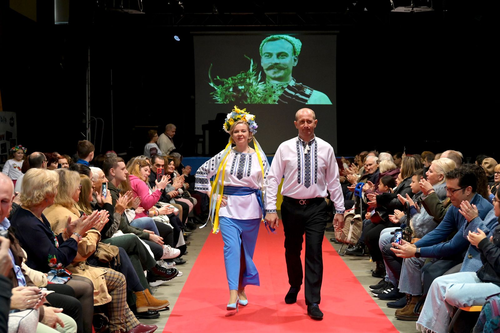 El desfile se celebró en el Espacio Vías. | MAURICIO PEÑA