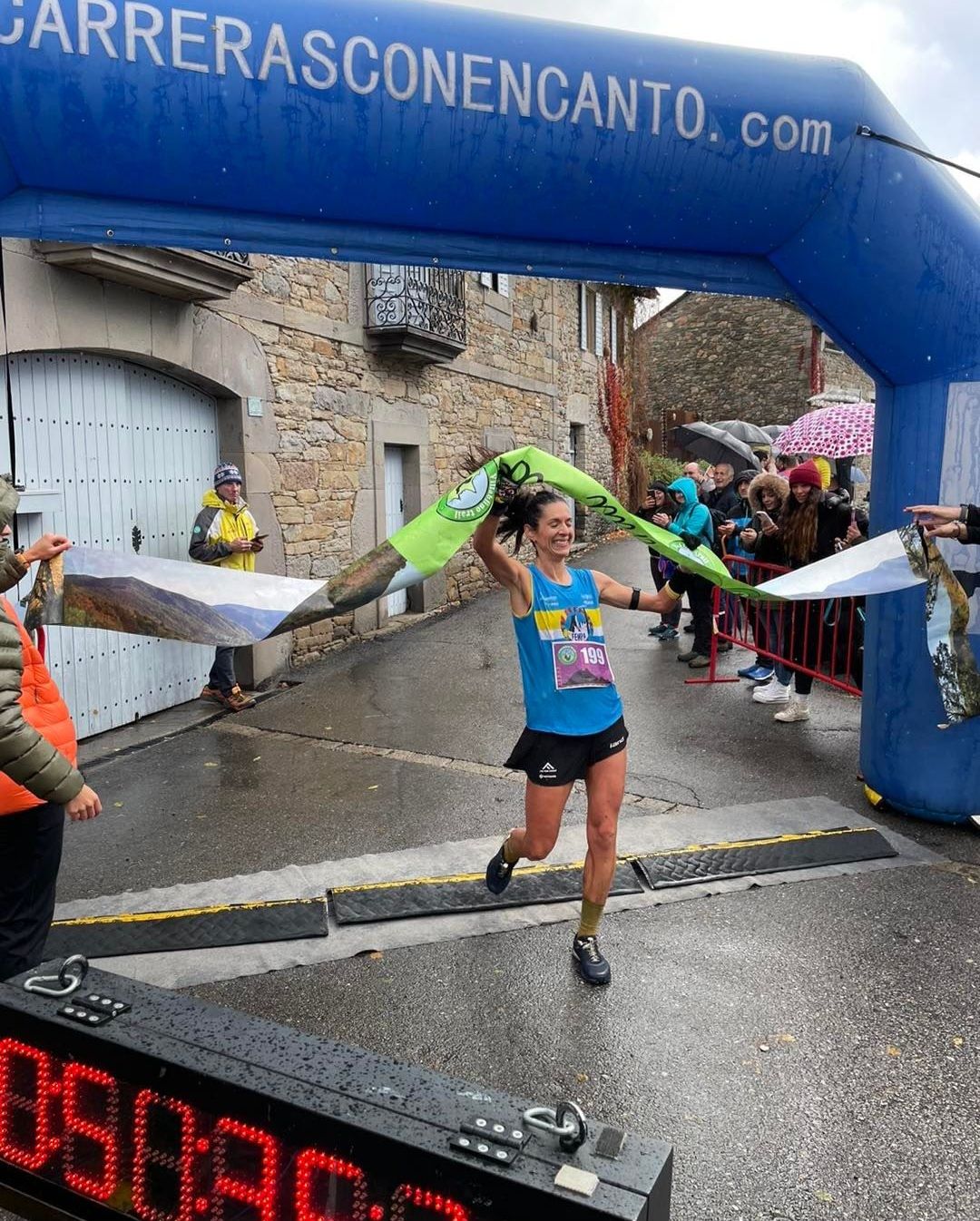 Momento justo en el Marta bate el récord de la categoría femenina | TRAIL VILLABLINO