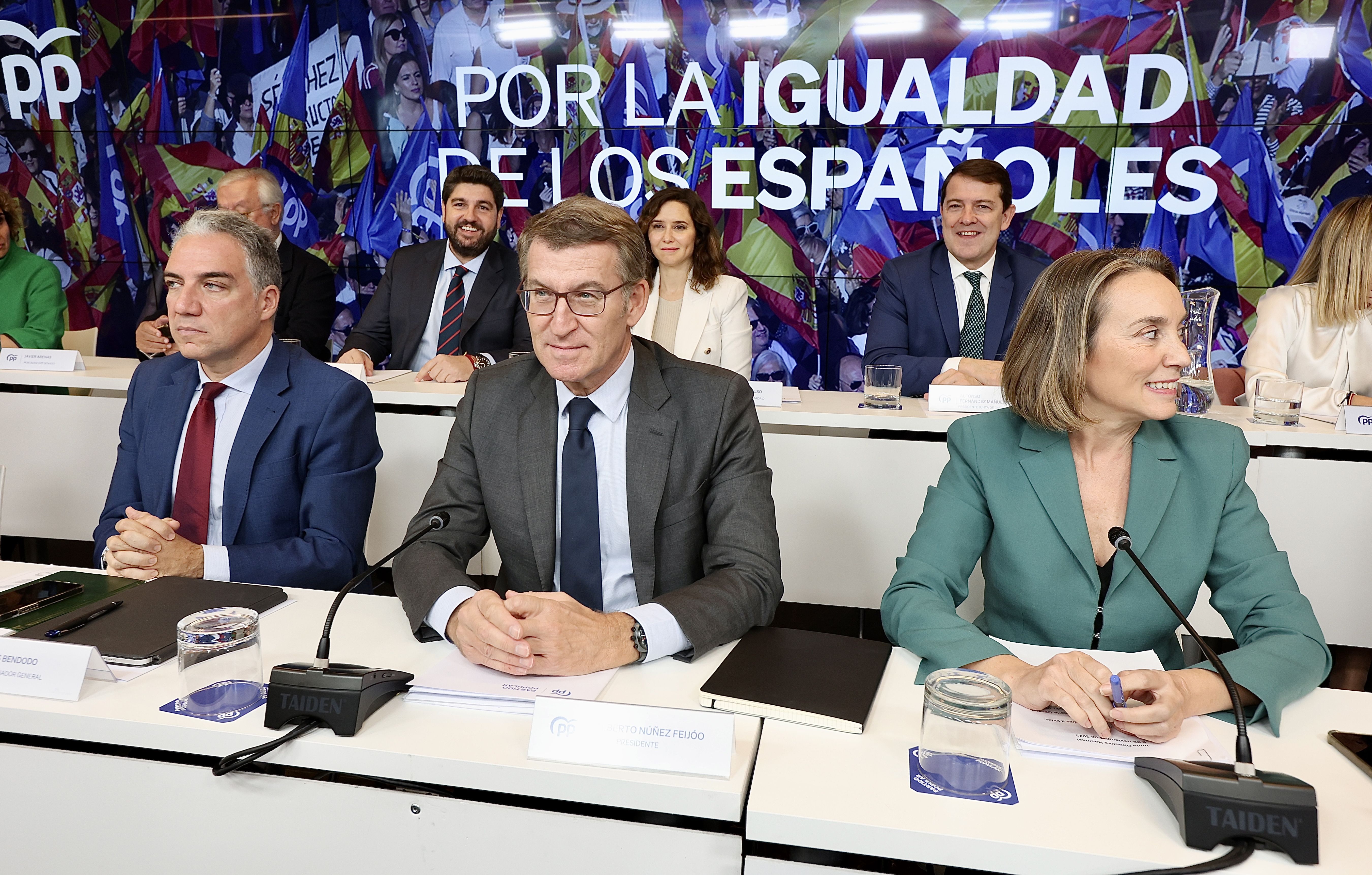 Núñez Feijóo, en la Junta Directiva Nacional del PP, con López Miras, Ayuso y Mañueco por detrás. | JUAN LÁZARO