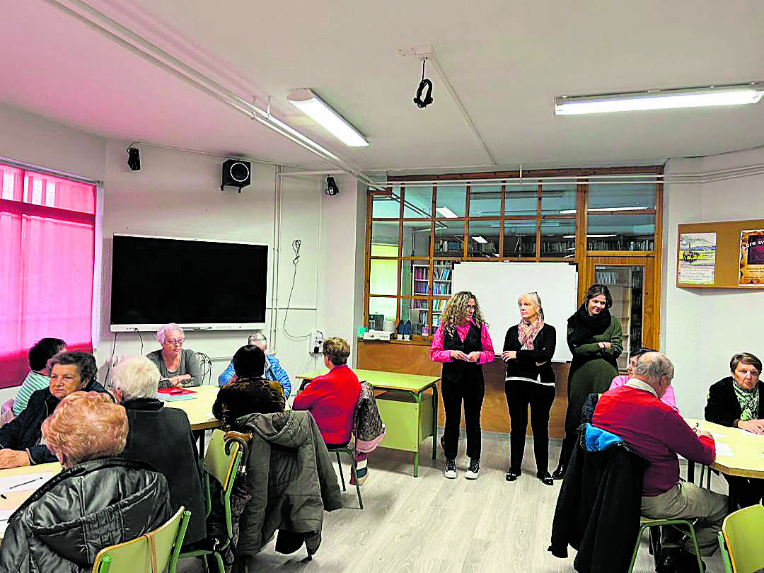 Primera sesión del taller de memoria en La Robla. | L.N.C.